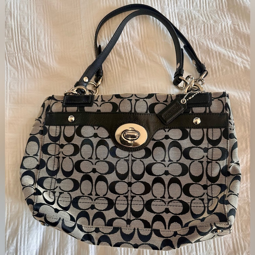 Authentic Coach Penelope Signature Shoulder Bag F16540 – New Without Tags